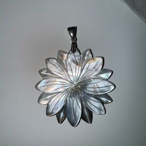 Elegant Silver mother of pearl Floral Pendant